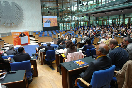 GMF opening address by Director-General of Deutsche Welle Erik Bettermann / photo: Cristina Viehmann, ISN