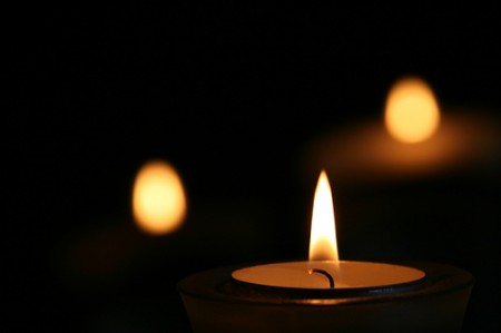 Candle light, photo: Alesa Dam/flickr